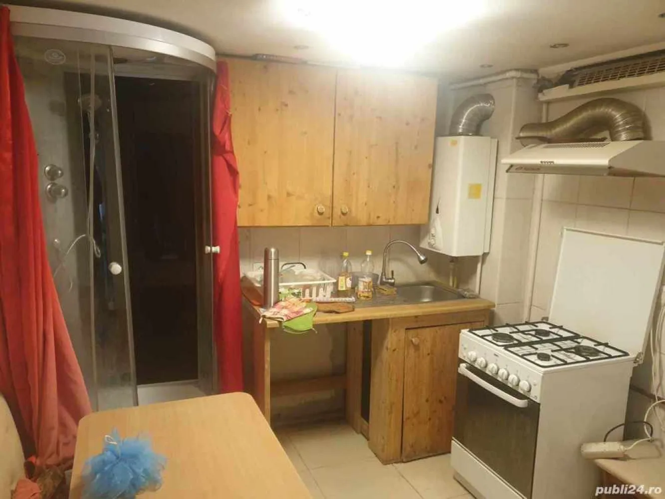 ULTRACENTRAL, Vand in Str. Popa Tatu, sector 1, etaj 2, vila, camera 16, 5 mp detalii in anunt . - ULTRACENTRAL, vand in Bucuresti, str. Popa Tatu, sector 1, etaj 2 vila, o camera de 16,5 mp., camera mansarda de 6 mp., si bucatarie 7,5 mp., mobilate, in proprietate exclusiva, si baie si WC. comune cu o familie de 2 persoane, pretul zonei (40.000,oo Euro), telefon .