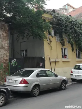 vanzare casa curte