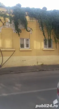 vanzare casa curte