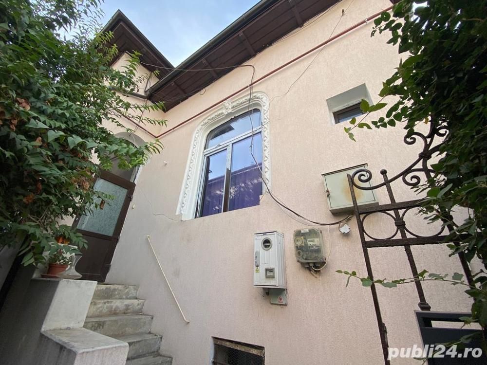 Casa rond Cosbuc (Piata Regina Maria)