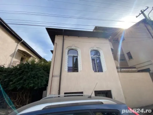 Casa rond Cosbuc (Piata Regina Maria)