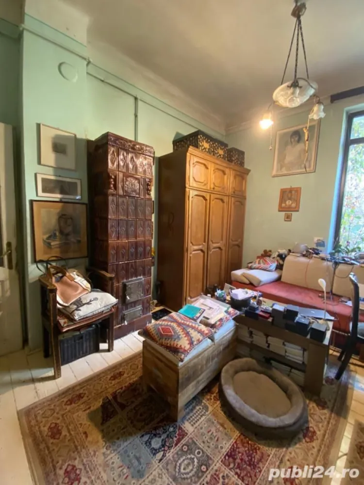 Casa rond Cosbuc (Piata Regina Maria)