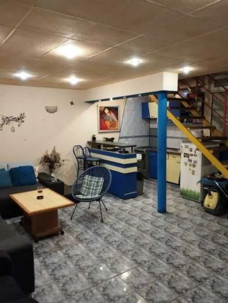 OFERTA Casa Vila Splaiul Unirii P+2+pod si P+1 sau schimb - Casa Vila Splaiul Unirii P+2+pod si P+1 sunt doua corpuri in aceeasi casa cu intrari separate care se pot uni daca se doreste,pot locui doua familii separat sau schimb cu ceva mai mic,eventual si apartamente + diferenta ,casa are toate cerintele de la put propriu si Apa Nova, sistem de supraveghere,alarme,aer conditionat,centrala termica,garaj auto cu rampa,etc,se mai poate ridica un etaj deoarece parterul are ziduri groase de 80 cm inclusiv temelia,constructie an 2004,camerele 7 sunt foarte mari daca se doreste sediu de firma,casa NU a fost facuta de vanzare,unic propietar,mai multe detalii si mai multe poze,vizionare la telefon,PRET SCAZUT DE LA 510.000 euro
