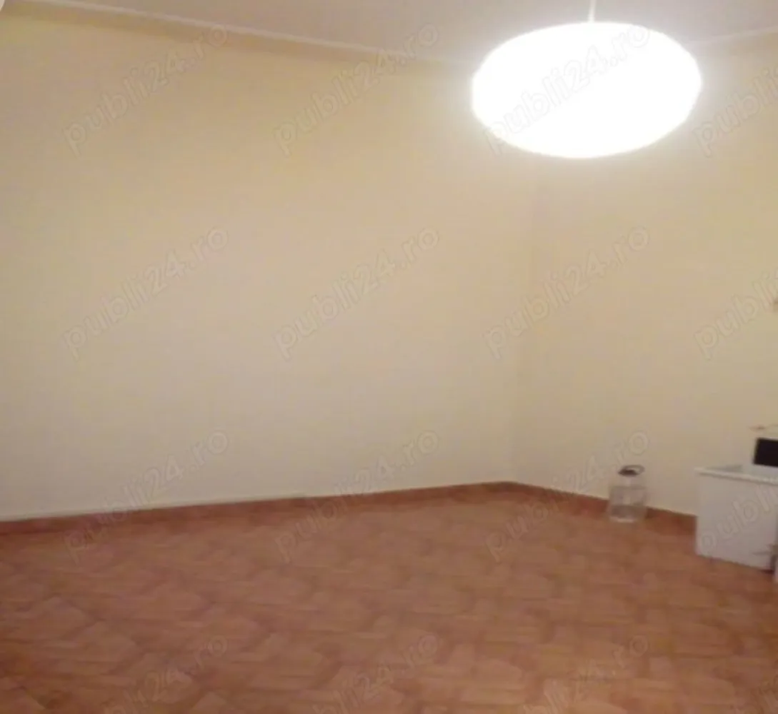Ofer spre inchiriere spatiu pentru Birouri - Vila are 90 m , intrare separata, 3 camere, o baie, 3 holuri, o mini bucatarie, un balcon, incalzire cu centrala termica pe baza de gaze, iluminatoare, 2 aere conditionate, termopane, gresie, faianta si o usa metalica, si nu in ultimul rand foarte aproape de Centrul Capitalei (Bld. DACIA - Mosilor).