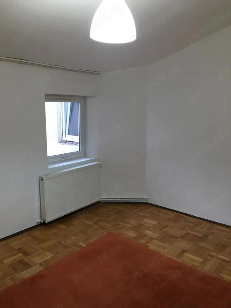 apartament 3 camere decomandate la curte (et.1), zona Dacia-Mosilor. pret 380 euro - apartament 3 camere decomandate la curte( 1 singur vecin la parter), et.1, zona Dacia-Mosilor. pret 380 euro. Centrala proprie, bucatarie mare, utilata, recent zugravit, lustruit parchetul, baie si grup sanitar separat.