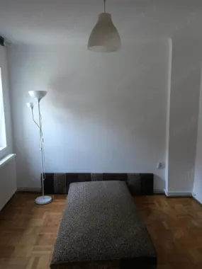 apartament 3 camere decomandate la curte (et.1), zona Dacia-Mosilor. pret 380 euro
