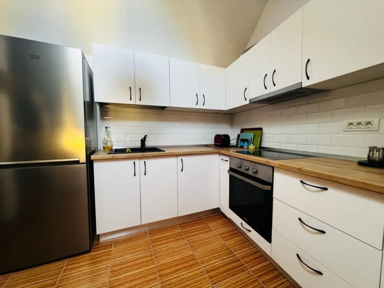 Inchiriere Apartament 3 camere zona armeneasca bucuresti