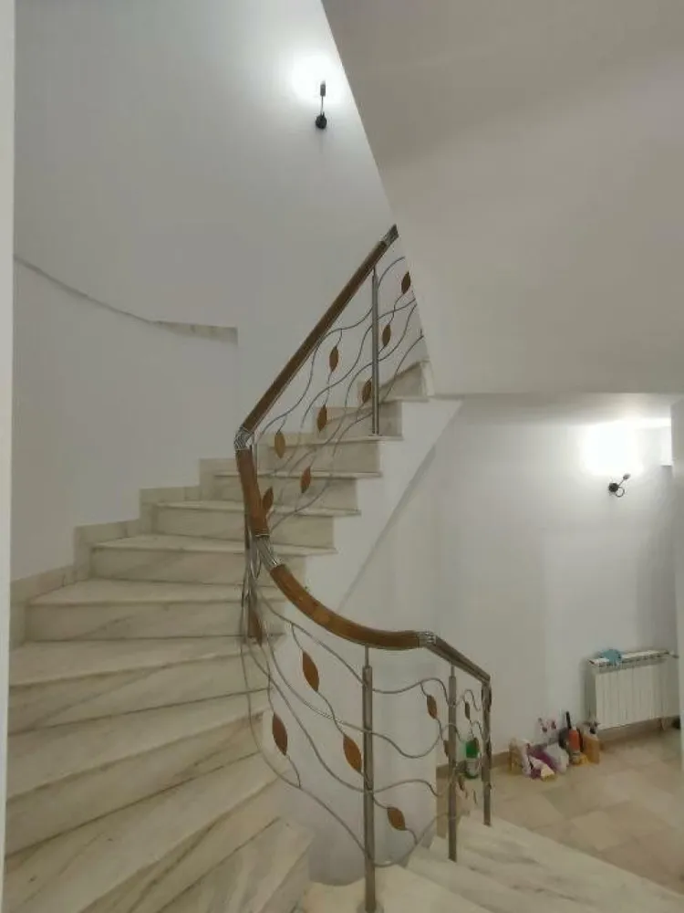 BDUL DACIA, PIATA GEMENI, 2 etaje SPATIU BIROURI