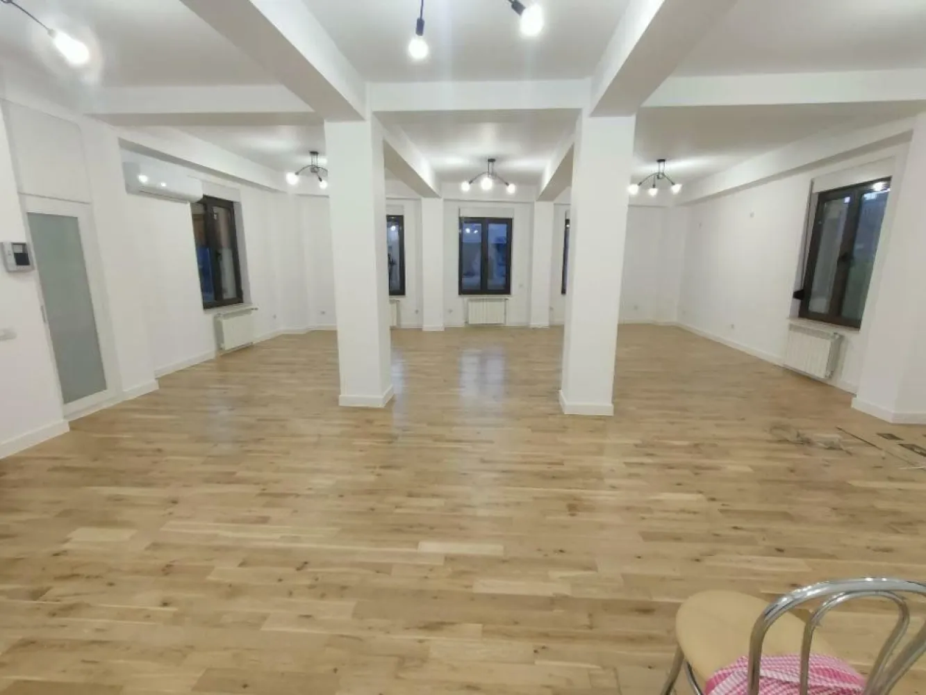 BDUL DACIA, PIATA GEMENI, 2 etaje SPATIU BIROURI