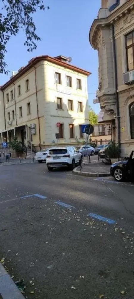 BDUL DACIA, PIATA GEMENI, 2 etaje SPATIU BIROURI