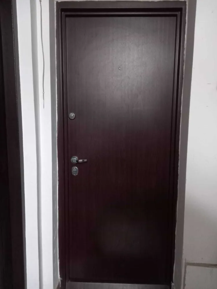 Garsoniera ANL Brâncuși lângă Centrul medical Brâncuși 42mp Etaj1/4 - Proprietar, vând garsonieră situată in cartier ANL Brâncuși, pe Aleea Cumințenia Pământului, în apropierea Centrului Medical Brâncuși și Drumul Valea Largă (proaspăt inaugurat). Suprafața totala 42mp, Etaj 1/4, Cf.1, Decomandat, bloc din 2010. Blocul este la 10 min (1200m) de Metrou Valea Ialomiței; stație STB 93 în spatele blocului. Căldura și apa caldă sunt furnizate cu ajutorul unei centrale de scară (căldură suficientă în sezonul rece). Contorizare individuală la curent electric și gaze. Bloc izolat termic. Acces pe bază de cartelă individuală. Îmbunătățiri: ușă metalică cu încuietori securizate, ferestre termopan la balcon, AC, mobilă de bucătărie, hol (dulap haine) și pat în stare foarte bună. Garsoniera a fost de curând zugrăvită și nu a fost niciodată închiriată