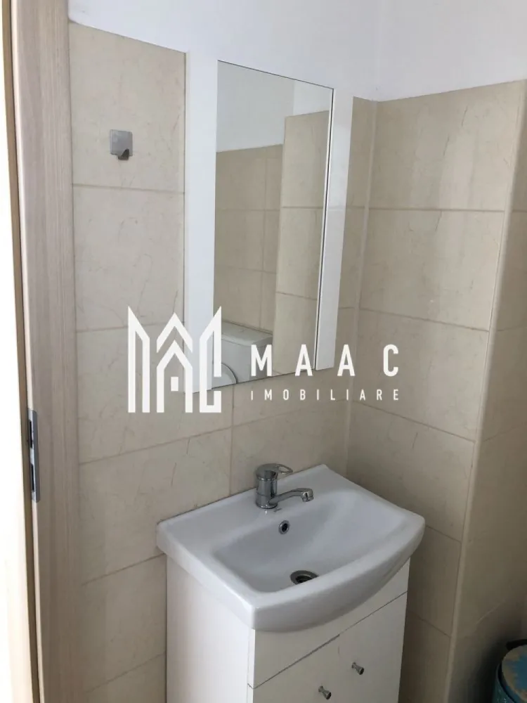 Spatiu comercial luminos | Doamna Stanca | 85 MPU - Spațiu comercial de închiriat – Șelimbăr O oportunitate excelentă pentru afacerea ta! Maac Imobiliare propune spre inchiriere un spațiu comercial modern și versatil, situat într-o zonă în continuă expansiune – Șelimbăr, la doar câteva minute de Sibiu. Poziționat la parterul unui bloc nou, pe rândul 2 de la șoseaua principală, spațiul oferă vizibilitate excelentă și acces facil pentru clienți. Suprafață utilă: 85 mp Spațiu open-space, ușor de compartimentat în funcție de nevoi Vitrine vitrate pe două laturi – lumină naturală și expunere maximă Intrare direct din stradă Două locuri de parcare incluse – un plus major pentru clienți sau angajați Încălzire în pardoseală – confort garantat în orice anotimp Curent trifazic – ideal pentru activități comerciale sau tehnice Autorizat ISU – gata de funcționare imediată Locația este perfectă pentru: Cabinete medicale sau stomatologice Birouri Saloane de înfrumusețare Activități de prestări servicii Showroom-uri sau ateliere moderne Un spațiu luminos, bine poziționat și pregătit să susțină o afacere de succes! Pentru mai multe detalii va rugam specificati telefonic ID: CP2718167 }}