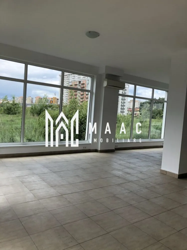 Spatiu comercial luminos | Doamna Stanca | 85 MPU - Spațiu comercial de închiriat – Șelimbăr O oportunitate excelentă pentru afacerea ta! Maac Imobiliare propune spre inchiriere un spațiu comercial modern și versatil, situat într-o zonă în continuă expansiune – Șelimbăr, la doar câteva minute de Sibiu. Poziționat la parterul unui bloc nou, pe rândul 2 de la șoseaua principală, spațiul oferă vizibilitate excelentă și acces facil pentru clienți. Suprafață utilă: 85 mp Spațiu open-space, ușor de compartimentat în funcție de nevoi Vitrine vitrate pe două laturi – lumină naturală și expunere maximă Intrare direct din stradă Două locuri de parcare incluse – un plus major pentru clienți sau angajați Încălzire în pardoseală – confort garantat în orice anotimp Curent trifazic – ideal pentru activități comerciale sau tehnice Autorizat ISU – gata de funcționare imediată Locația este perfectă pentru: Cabinete medicale sau stomatologice Birouri Saloane de înfrumusețare Activități de prestări servicii Showroom-uri sau ateliere moderne Un spațiu luminos, bine poziționat și pregătit să susțină o afacere de succes! Pentru mai multe detalii va rugam specificati telefonic ID: CP2718167 }}