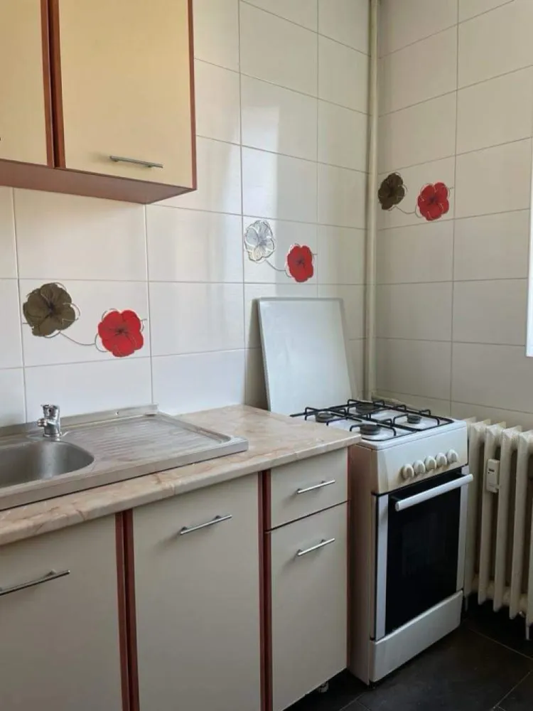 Vanzare garsoniera dr taberei - Vanzare garsoniera drumul taberei strada 1 mai nr 18, etaj 9/10 bloc 17s14, detalii la telefon