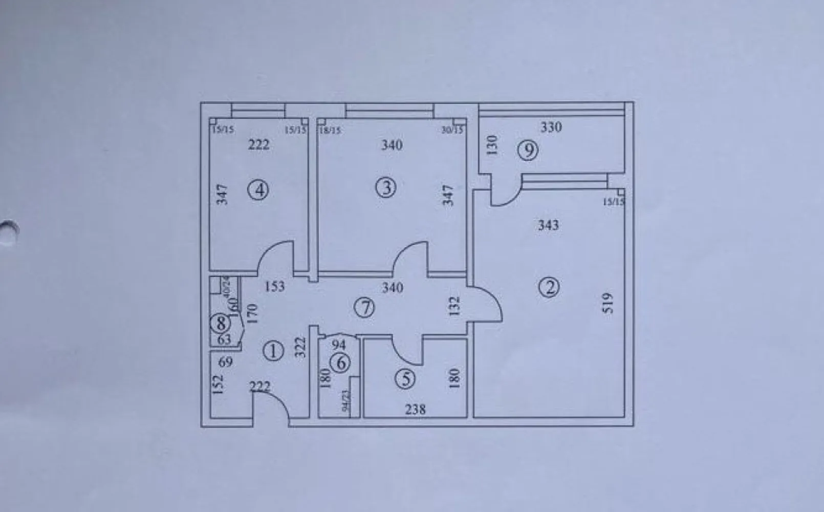 Ag BRASADAS vinde ap 2 camere Dristor 54.4mp decomandat. - Agenția BRASADAS vinde apartament in zona Dristor, 2 camere, complet decomandat, suprafata utila 54.4mp (58.7 mp cu balcon inclus). Hol - 10.7mp (vestibul 6.2, culoar 4.5) Sufragerie - 17.8mp Dormitor - 11.6 mp Bucatarie - 7.6 mp Baie - 4.3 mp Debara - 1.5mp Camara - 0.9 mp Balcon - 4.3 mp Apartamentul necesita renovare si in prezent este gol. Sursa de caldura este de la radet, insa se poate pune centrala termica, avand deja teava de gaz trasa pe scara. Distanta pana la metrou - 10 min In apropiere - scoli, supermarketuri (Kaufland, Lidl), farmacii, Park Lake Mall, Vitan Mall www.brasadas.com.