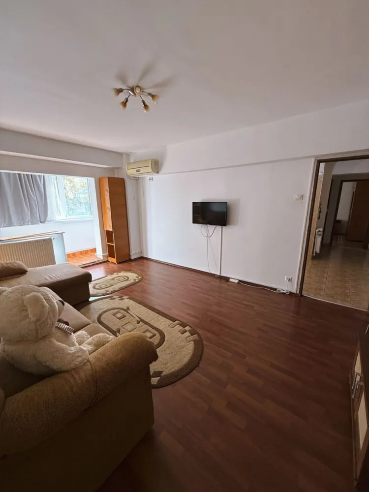2 camere Sebastian - 10 minute de Piata Unirii! Se ofera spre vanzare apartament 2 camere izolat termic confort 1 decomandat. Centrala termica. Aer conditionat. Loc de parcare. Etaj 1/8. Apartamentul este in zona Sebastian, vis-a-vis de statiile de tramvai 32 (ofera acces Piata Unirii), 23, 8. In apropiere: tramvai 25, 47, 1, 10, 11 si autobuze: 117,***********220. Exista scoli, gradinite, parcuri, supermarketuri (Lidl, Kaufland, Carrefour, Mega Image, Vulcan Center, Jumbo Liberty) in imediata apropiere.