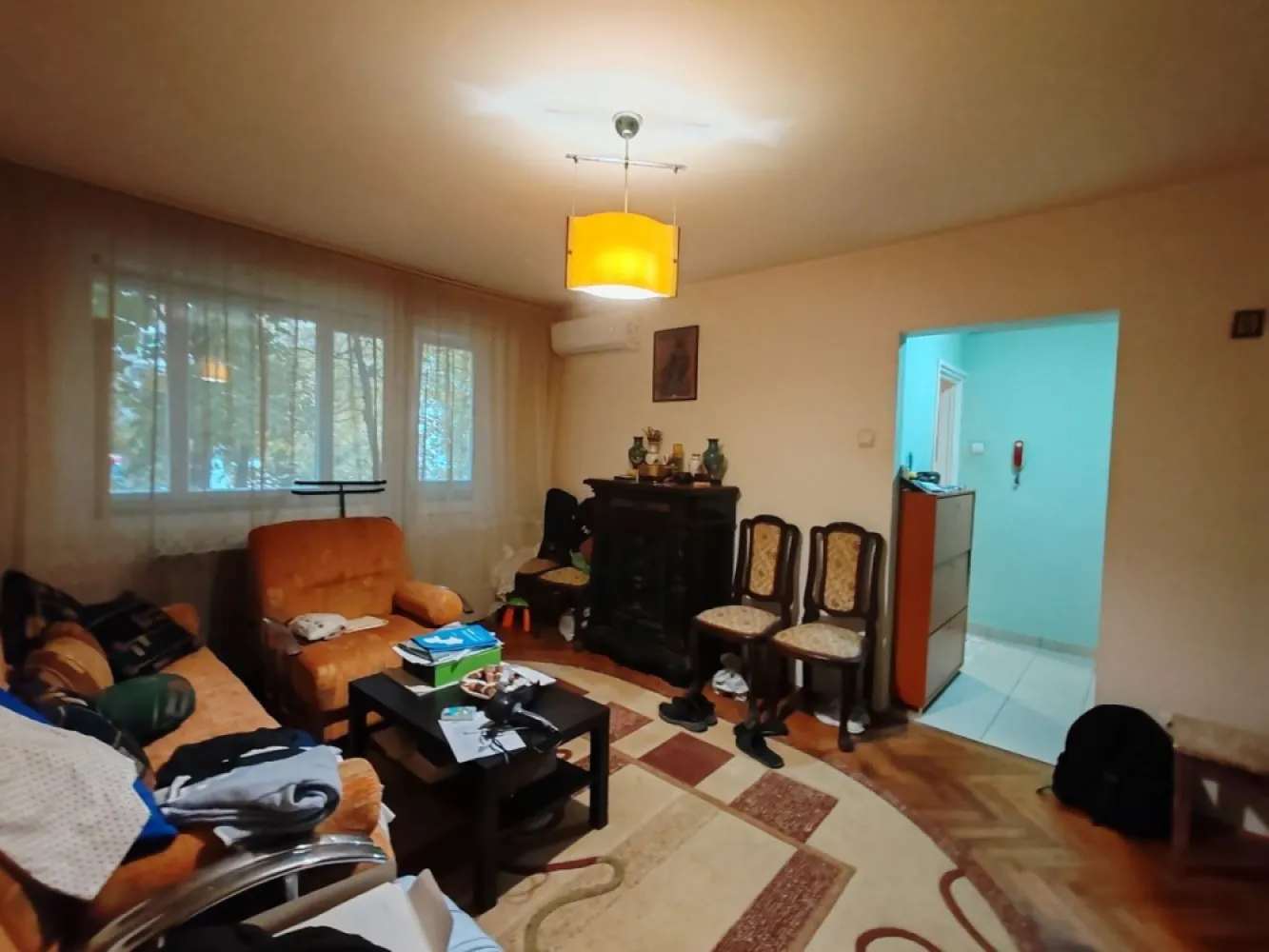 Brancoveanu - Oraselul Copiilor - Brancoveanu- Metrou, langa Parcul Oraselul Copiilor- pozitionat excelent, apartament de 2 camere la etajul 1, foarte bine pozitionat, bloc reabilitat si bine ingrijit, apartamentul este calduros si foarte bine impartit.