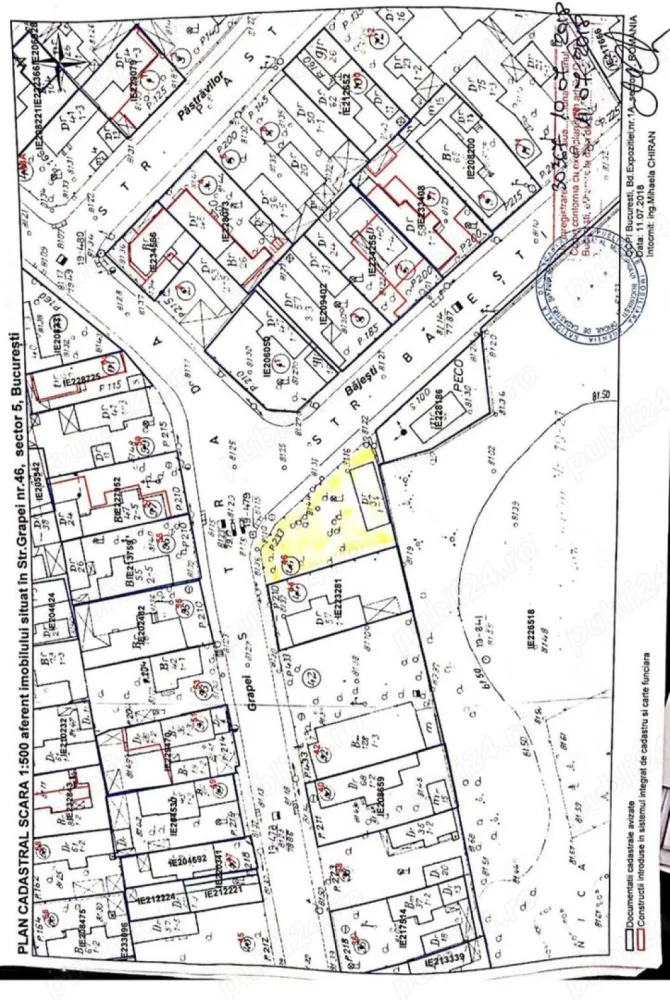 Vand Teren Propietar .Sector 5 Bucuresti - Direct proprietar vând teren în București zona Sălaj situat pe Strada Grapei nr. 46 , în suprafață de 242 mp cu deschidere la două străzi . Conform certificatului de Urbanism avem următorii coeficienți : POT = 45% CUT = 1.3 pentru P+2 CUT = 1.6 pentru P+2+M E3r Regim de înălțime D+P+2E+3Er Dosar Autorizatie Complect Terenul se află în imediata apropiere de stațiile RATB pentru liniile 139,220,117 cu acces rapid din Sos. Sălaj sau Str Cârlibaba , la doar 5 minute de minimarket precum LIDL , PROFI , la doar 2 minute mers pe jos de școală Generală nr. 148 G.Călinescu , grădiniță nr. 205 și multe alte facilități care asigură confort . Zona este liniștită , terenul este situat între case . Rog și ofer seriozitate , nu accept variante .