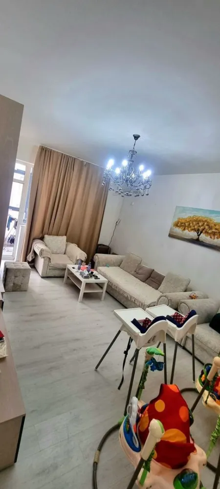 Apartament 2 camere Colentina-Fundeni - Va propun spre vanzare un apartament decomandat spatios de 2 camere 64mp+8mp balcon . Apartamentul dispune de centrala proprie si este partial mobilat . Apartamentul nu necesita renovare acesta fiind nou. Este situat intrun bloc construit in anul 2016. In zona colentina-dobroesti langa spitalul fundeni. In apropiere avem market-uri,scoala,gradinita,restaurante,saloane de beauty si minloc de transport la 2 minute distanta fata de imobil. Inclus in pretul apartamentului avem si 1 loc de parcare privat. Actele sunt la zi . Nu doresc sa fiu sunata de agentii