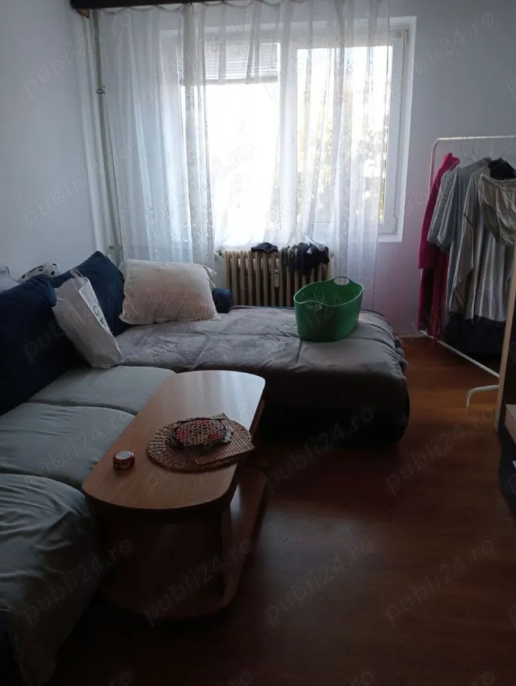 Particular vând schimb 3cam Piata Rahova - Str Croitoru Vasile et2 curat locuibil mici îmbunătățiri fara probleme cu căldură și apă caldă pret93500 e la schimb cu gara cf1 et inferior+ dif sau casa curte București + max. 30 km evaluată corect .ap se afla pe spatele blocului deci e liniște piata ,școală,grădinița,mijloace transport max5 minute