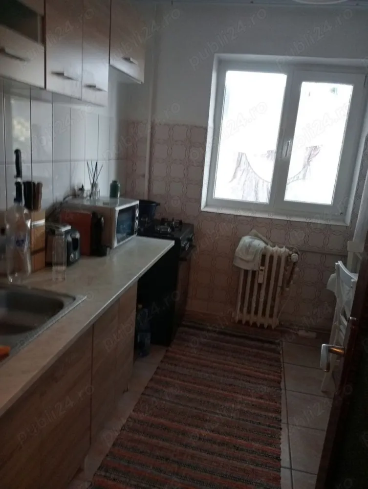 Particular vând schimb 3cam Piata Rahova - Str Croitoru Vasile et2 curat locuibil mici îmbunătățiri fara probleme cu căldură și apă caldă pret93500 e la schimb cu gara cf1 et inferior+ dif sau casa curte București + max. 30 km evaluată corect .ap se afla pe spatele blocului deci e liniște piata ,școală,grădinița,mijloace transport max5 minute
