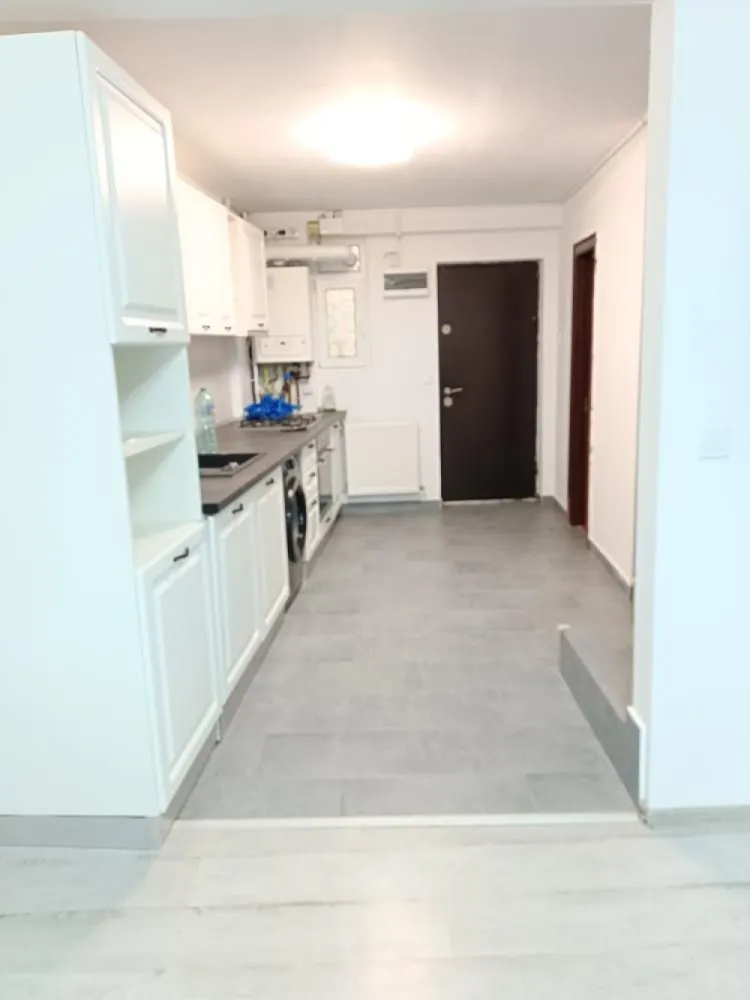 Vila in cartier nou Bragadiru, complet amenajata - Vila de vanzare (tip insiruita ) situata in cartier nou Bragadiru , strada Margelelor ,constructie 2009 , renovata recent . Suprafata teren 86 mp , amprenta la sol 40 mp , dispusa pe P+1+M , 30 mp curte , 5 camere , 3 bai , complet amenajata si mobilata , 3 aparate de AC ,masina de spalat vase , rufe , cuptor electric , hota , TV. Centrala proprie pe gaz schimbata recent , electrocasnice cu o vechime de 2 ani . 2 locuri de parcare in fata , complex securizat cu poarta si telecomanda . Vila are fosa ecologica si put de mare adancime . Situata la 10 minute de mers cu masina pana la AUCHAN Dr Taberei. Se vinde complet mobilata si utilata , acte la zi . Mai multe detalii la telefon .