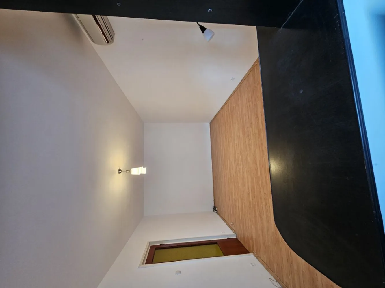 Titan - Proprietar vand Apartament 2 camere, confort 1, 57 mp, decomandat, etaj 6/10, lift, imobil an 1975, renovat, gresie, faianta, parchet, termopane, aer conditionat, apometre, bucatarie mobilata, utilata, usa metalica, liber, accept credit Banca Transilvania, 89.000 euro.