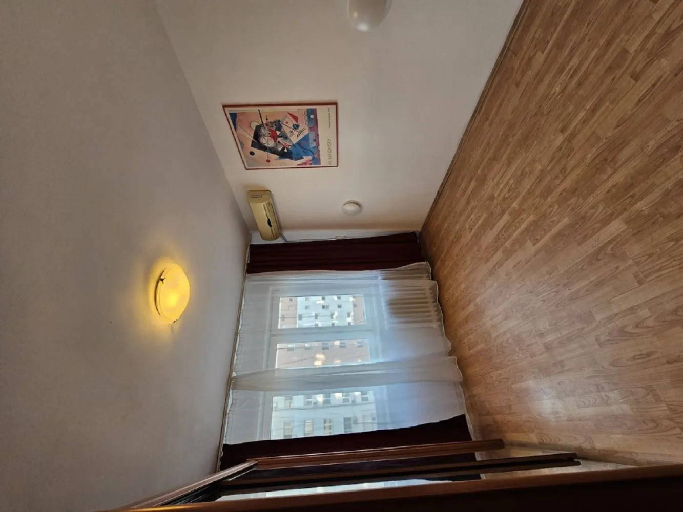 Titan - Proprietar vand Apartament 2 camere, confort 1, 57 mp, decomandat, etaj 6/10, lift, imobil an 1975, renovat, gresie, faianta, parchet, termopane, aer conditionat, apometre, bucatarie mobilata, utilata, usa metalica, liber, accept credit Banca Transilvania, 89.000 euro.