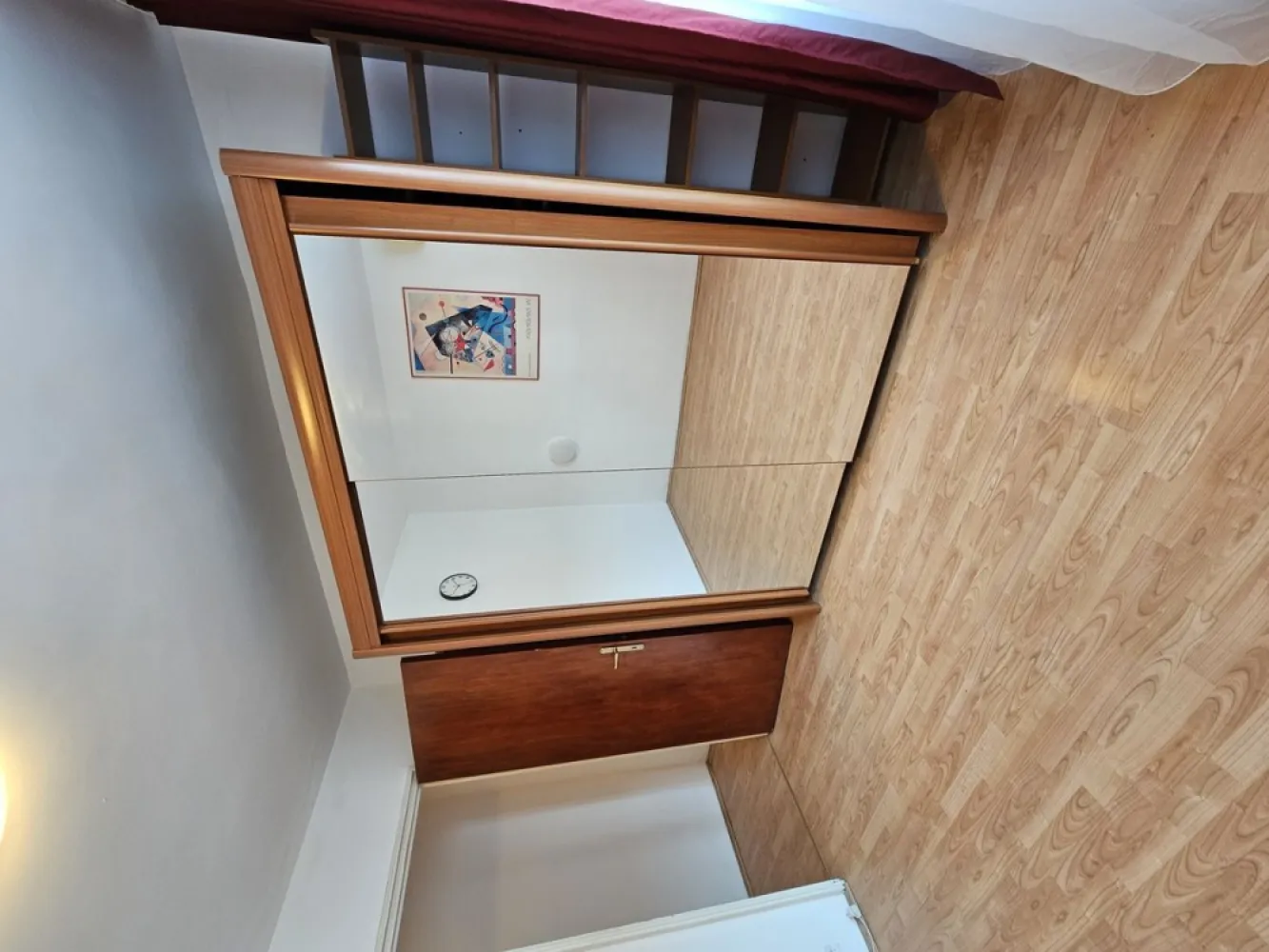 Titan - Proprietar vand Apartament 2 camere, confort 1, 57 mp, decomandat, etaj 6/10, lift, imobil an 1975, renovat, gresie, faianta, parchet, termopane, aer conditionat, apometre, bucatarie mobilata, utilata, usa metalica, liber, accept credit Banca Transilvania, 89.000 euro.