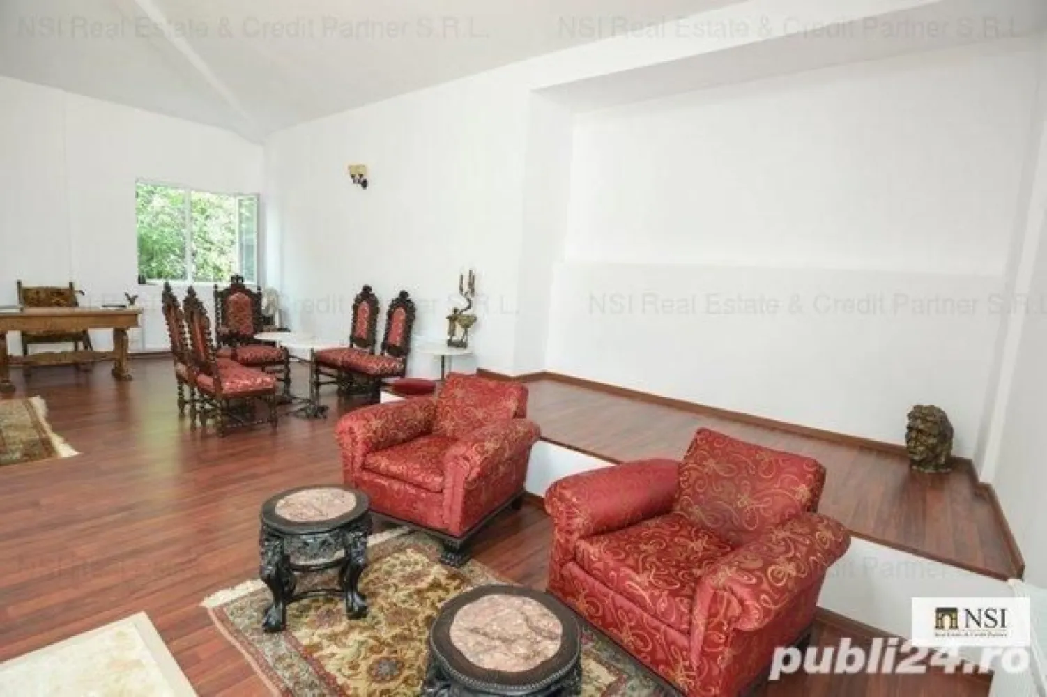 Cișmigiu, Vila interbelica eleganta D+P+1, curte - Calea Victoriei,propietar, vila eleganta D+ P+1, renovata 2018 cu doua apartamente separate. Parter, apartament 150 mp.utili,5 camere, mari, înalte, bai, bucătărie, terasa, 2 intrari. Etaj, apartament(penthouse) 160mp.,constructie 2018,cu scara exterioara, 3 camere, living 80mp.(h=4.8m),terasa 44mp.Demisol,2 camere, 50mp.Curte libera 150mp.(parcare auto)Încălzire centrala termica gaze.Apartamentele se pot vinde separat cu 540000 fiecare.