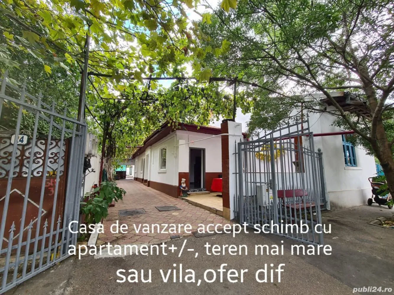 Casa de vanzare sau inchiriat zona 1 Mai (Piata Chibrit ) - Proprietar vând casa sau inchiriez Accept schimb apartament,teren mai mare,vila, ofer diferenta Proiect cu autorizație în curs de obținere pentru 2 locuințe individuale P+2 ,ambele cu curte proprie . Teren 300 mp Toate utilitățile Sunt 4 dormitoare + living + 2 bai,bucatarie,pivnița mare cat cuprinde baia și bucataria , doua terase fata/spate
