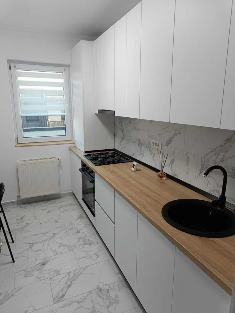 Apartament 2 camere Fundeni str Marului + Parcare Proprietar Bloc Nou - Închiriez apartamente două camere + balcon pe str.Mărului 4, Dobroești. Apartamentul este decomandat, bucatarie inchisa, complet mobilate si utilat ( mobilă dormitoare, mobilă bucătarie,aer conditionat, televizoare smart, masină de spalat, frigider,cuptor,plită pe gaz,masina spalat vase). Locuința se află la etajul 3. Suprafață aprox. 60 mp Prima inchiriere ! Un singur loc de parcare asigurat in complex. Se închiriază pe minim 1 an numai in baza unui contract încheiat între părti . Fara animale de companie ! Rog seriozitate.