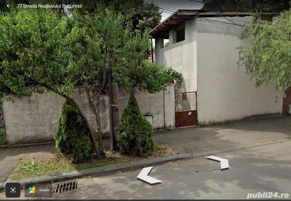 Vand casă cu teren.