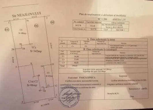 Vand casă cu teren.