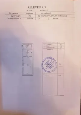 Vand casă cu teren.