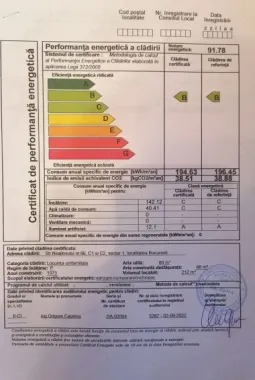 Vand casă cu teren.