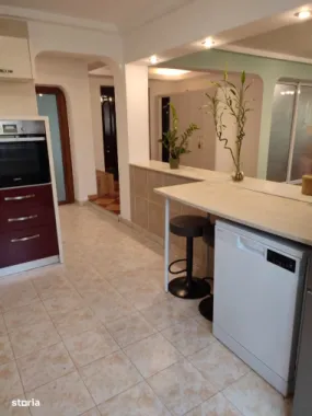 Proprietar vând vila P+E+M