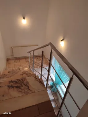 Proprietar vând vila P+E+M
