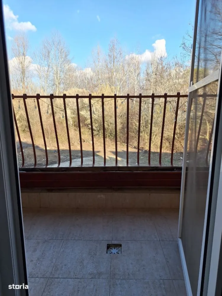 Proprietar vând vila P+E+M