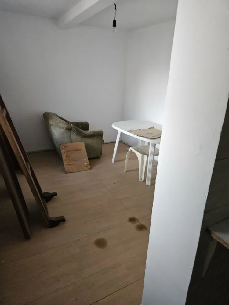 Vila S+P+E+M langa hotel Marriott - Intre hotel Marriott si piata Cosbuc Str. Cenad Proprietar NU colaborez cu agentii, agenti, consultanti, site uri imobiliare Singur in curte 110mp amprenta casei( aprox 250mp suprafata utila) 12 incaperi Racordata la toate utilitatile Acte clare Vanzare -Cumparare 2007 Constructie 1940 Teren 207 proprietate Locuri parcare in curte 2 Nu are probleme de structura Pret.usor discutabil Accept credit , daca este pre-aprobat. Va rog fara mesaje ai fara schimburi.