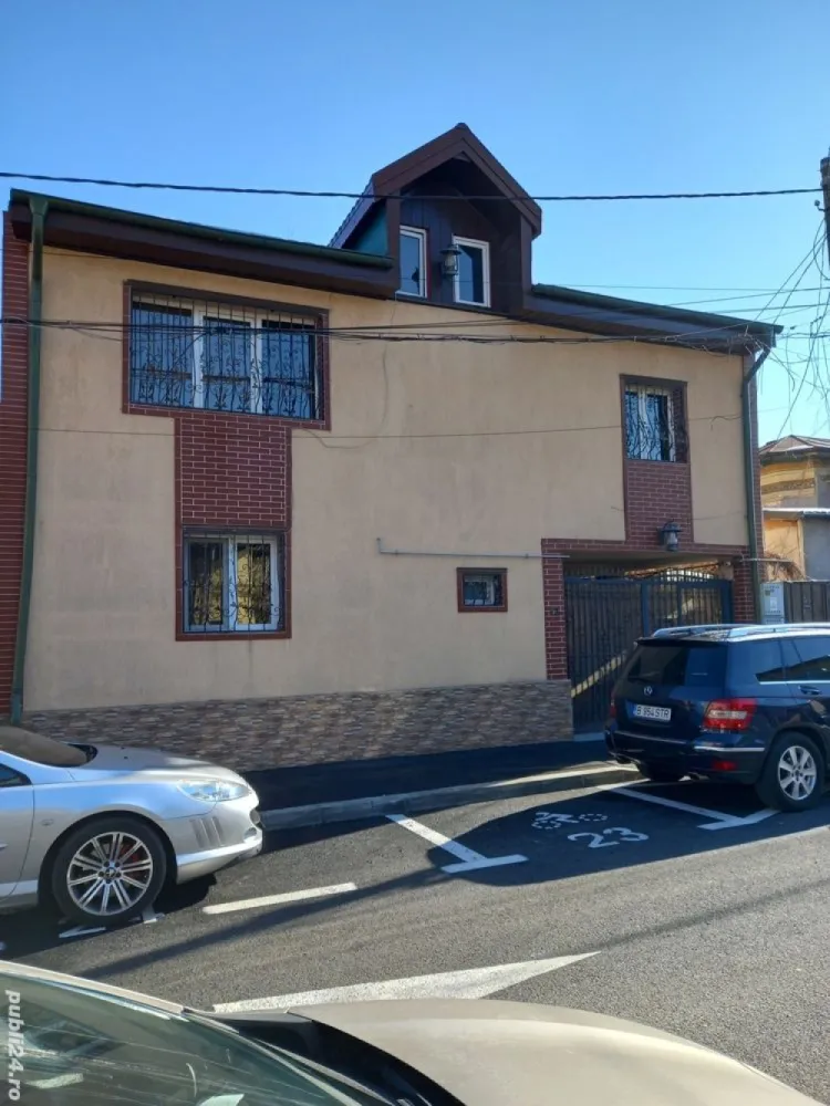 Vilă de Vanzare Eroii Revoluției sec.4 - Vilă de Vanzare. Eroii Revolutiei sec.4. 4.dormitoare .P.1 zona Eroii Revoluției. str. Lalosu . sec.4. la 5.min.de Metrou. și toate mijloacele de transport în comun. zona centrală.