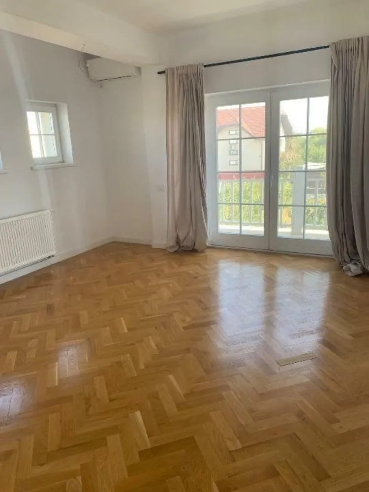 Casa individuala langa lacul Straulesti cu mutare imediata. Direct proprietar