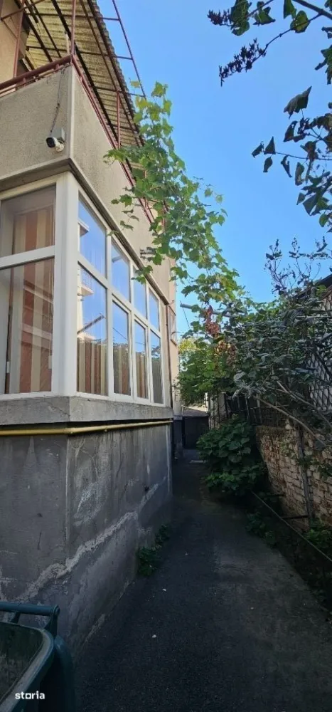 Vila P+1 Piața Muncii , strada Orzari, apartament cu 3 camere la Parer