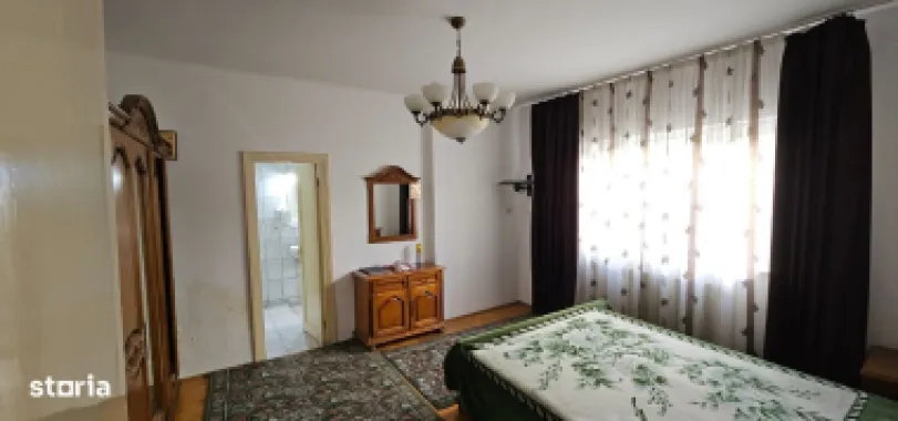 Vila P+1 Piața Muncii , strada Orzari, apartament cu 3 camere la Parer
