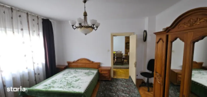 Vila P+1 Piața Muncii , strada Orzari, apartament cu 3 camere la Parer