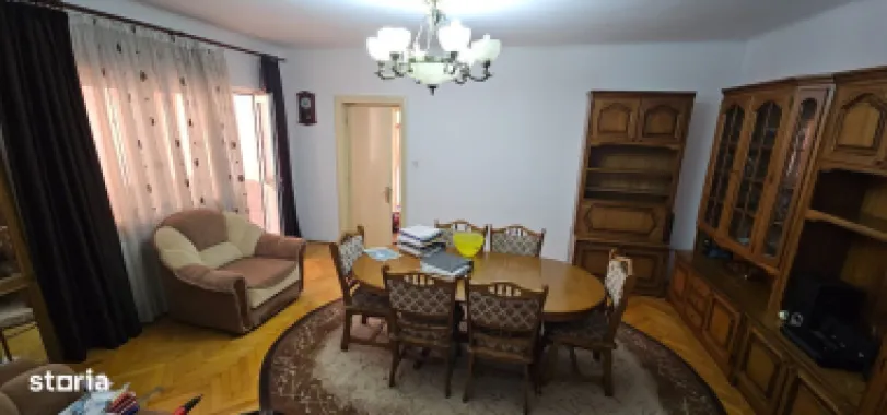 Vila P+1 Piața Muncii , strada Orzari, apartament cu 3 camere la Parer