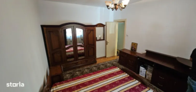 Vila P+1 Piața Muncii , strada Orzari, apartament cu 3 camere la Parer