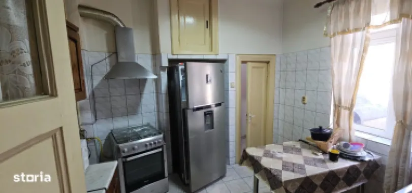 Vila P+1 Piața Muncii , strada Orzari, apartament cu 3 camere la Parer
