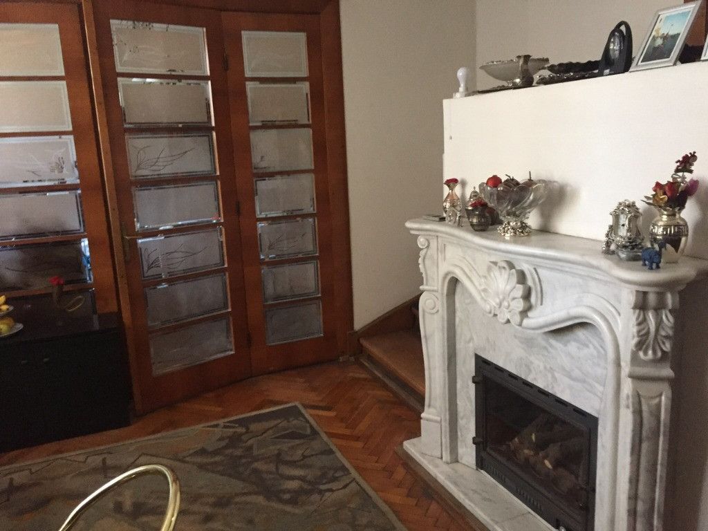 Vila - central in vecinatatea Palatului Parlamentului