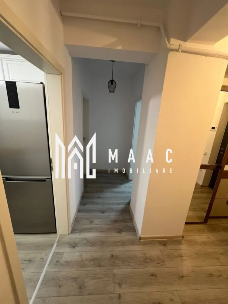 Apartament 2 camere | Etaj 3 | Balcon | Mihai Viteazu - Maac Imobiliare vă propune spre închiriere un apartament modern cu 2 camere decomandate, situat la etajul 3 al unui bloc nou, cu vedere spre Bulevardul Mihai Viteazu, dotat cu toate facilitățile necesare. Detalii apartament: Bloc cu lift Suprafață optimă pentru 1–2 persoane sau familie mică Compartimentare: living + dormitor, bucătărie separată, baie Balcon cu vedere spre bulevard Dotări și facilități: Aer condiționat Mobilier complet și electrocasnice moderne: Mașină de spălat vase și rufe Frigider Plită și cuptor electric Cuptor cu microunde Televizoare smart Samsung Loc de parcare privat inclus Disponibil începând cu 8 octombrie 2025 Pentru mai multe informații sau pentru a programa o vizionare, nu ezitați să ne contactați, specificand ID: CP2715711 }}